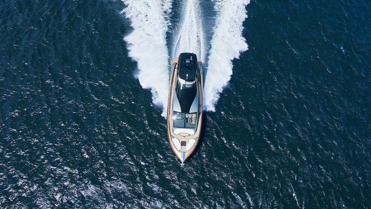 Lexus 2020 Sports Yacht LY650 driving in the sea