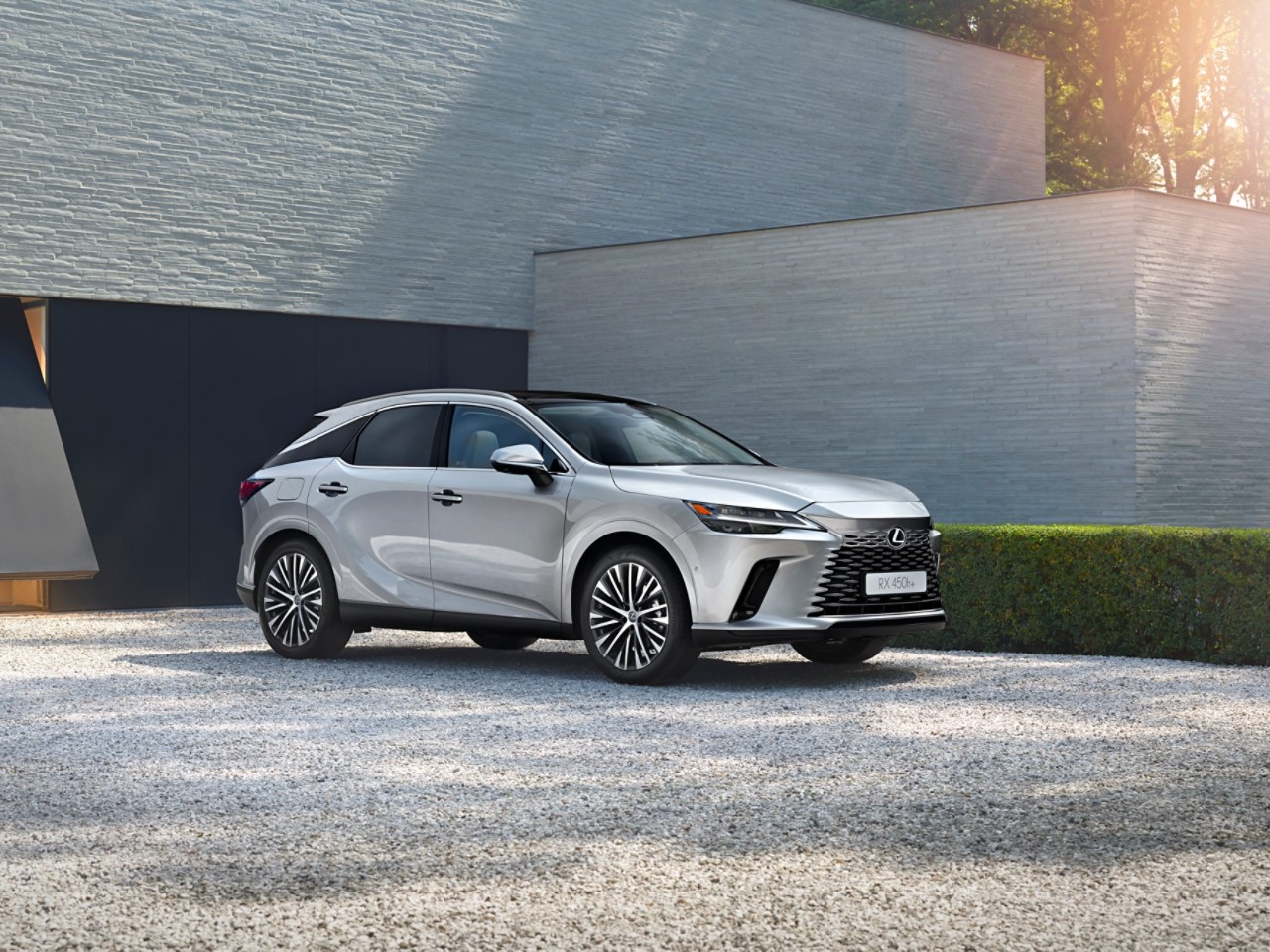Front view of the Lexus RX 500h driving